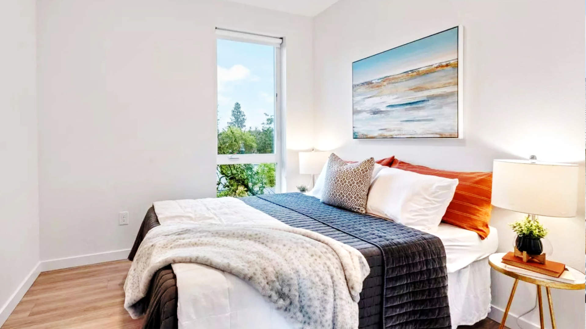 094 – Photo – Interior Bedroom